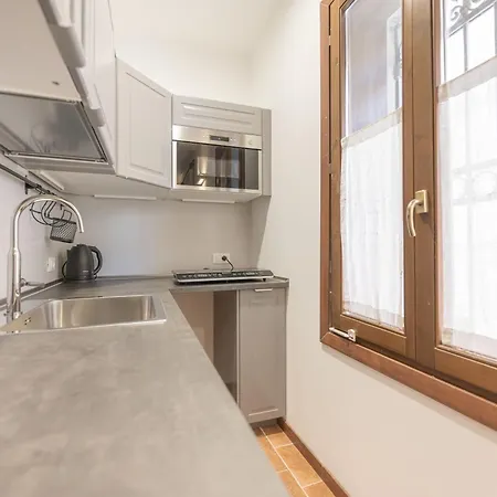 Casa Luna - 10 Min From Train Station Венеция