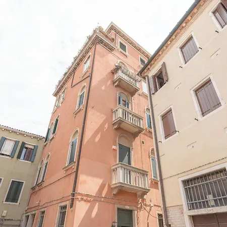 Апартаменты Casa Luna - 10 Min From Train Station *