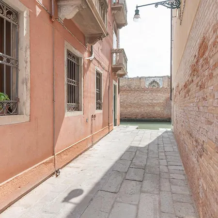Casa Luna - 10 Min From Train Station Apartament